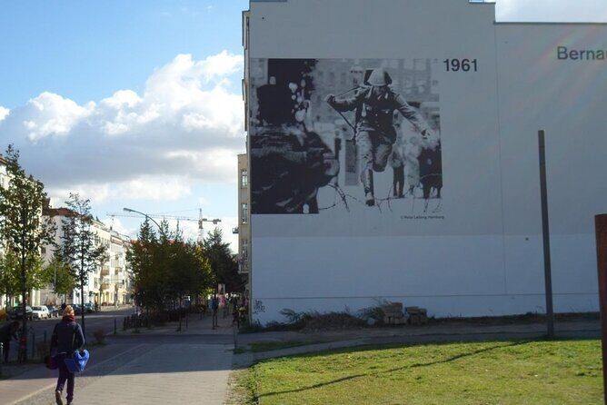 2.5-Hour Berlin Wall and Memorial Sites Walking Tour - Reading the route: Ulbricht Curve and Schwedter Way