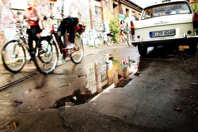 3-Hour Private Berlin Bike Tour: Vibes of Berlin - Spree River to the Wall Line: East Side Gallery to Oberbaumbrücke