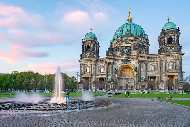 All-in-One Berlin Highlights on Foot: Private Walking Tour - Stop-by-stop: Brandenburg Gate to the Reichstag shadow