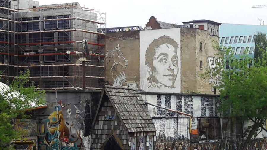 Alternative Berlin / Street art tour - Private group - Who should book this Alternative Berlin street art tour