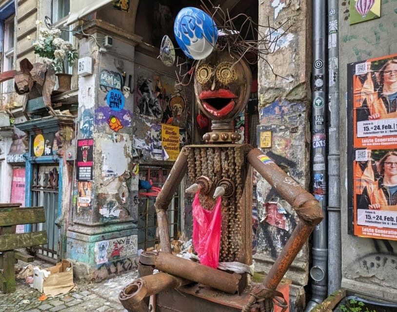 Alternative Berlin / Street art tour - Private group - Graffiti and murals with the politics turned on