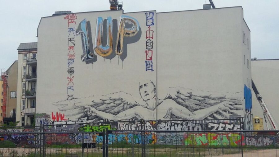 Alternative Berlin / Street art tour - Private group - Berlin’s music roots: punk to electronic, with history built in