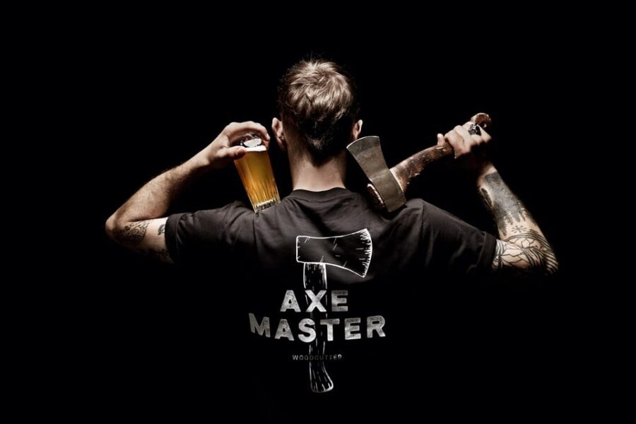 AXE THROWING EXPERIENCE IN BERLIN - Indoor Axe Throwing in Berlin: What the Hour Feels Like