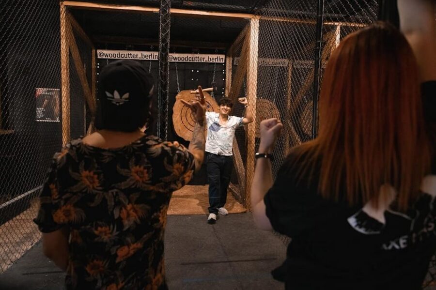 AXE THROWING EXPERIENCE IN BERLIN - Wheelchair Accessibility and Practical Timing