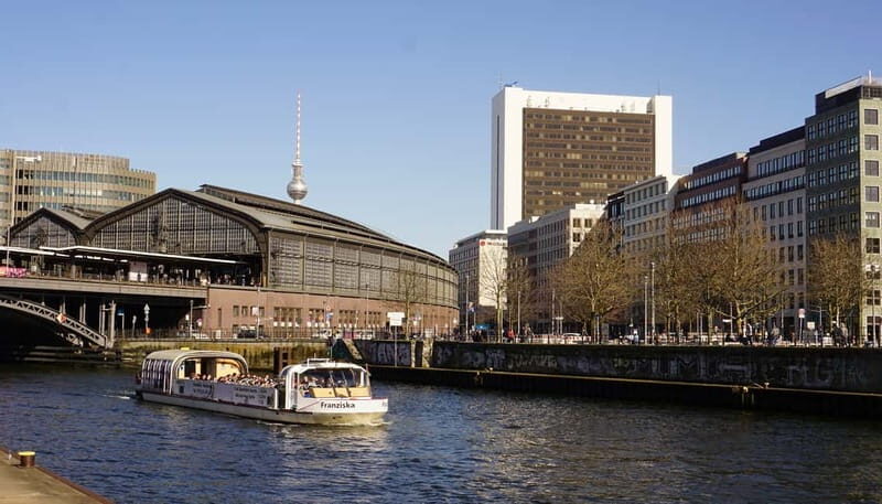 Berlin: 1-Hour Boat Tour with Bilingual Live Guide - Who should book this, and who should skip it
