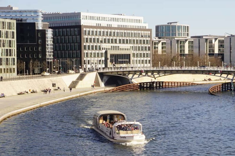 Berlin: 1-Hour Boat Tour with Bilingual Live Guide - Quick practical tips before you go