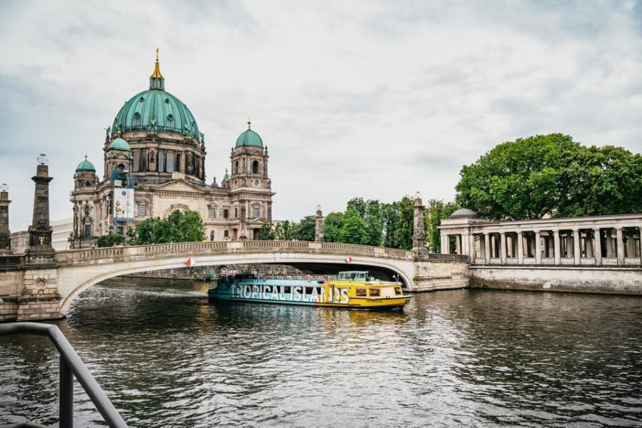 Berlin: 1-Hour City Sightseeing Cruise - From Alte Börse Pier: your starting point near Hackescher Markt