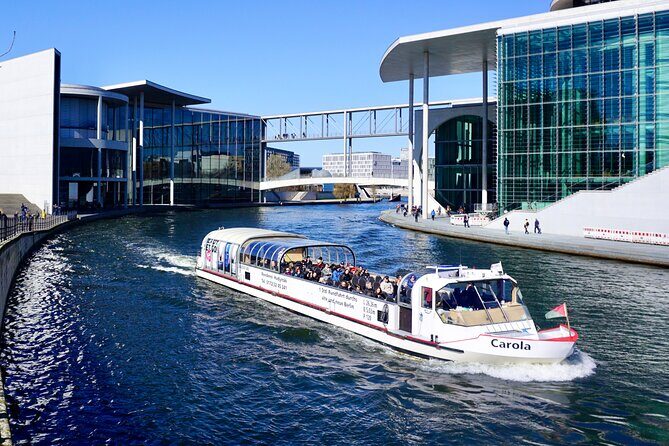 Berlin: 1-hr Boat Tour with Bilingual Live Guide (DE/EN) - A 1-hour Spree cruise makes Berlin easier to navigate