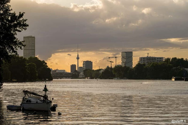 Berlin: 2.5-Hour Beer & Sunset Sightseeing Boat Cruise - On the Kaiser Friedrich: electric calm and evening views from the center of the action