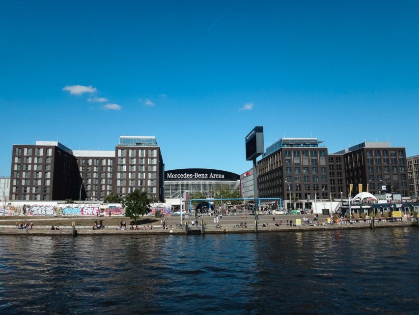 Berlin: 2.5-Hour East Side Boat Cruise with Commentary - Onboard Comfort and the Soundtrack: Seating, Decks, and Audio