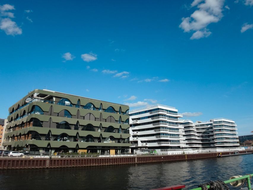 Berlin: 2.5-Hour East Side Boat Cruise with Commentary - East Side Gallery Viewing: Art, Memory, and the River Angle