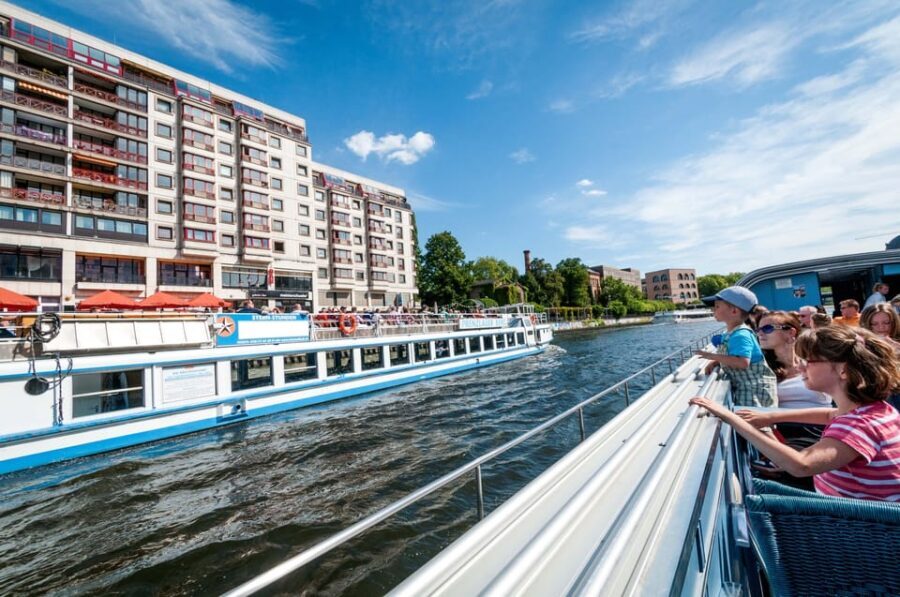 Berlin: 3.25-Hour Spree & Landwehrkanal Boat Tour - Potsdamer Platz and the techno-city feel of the Spree