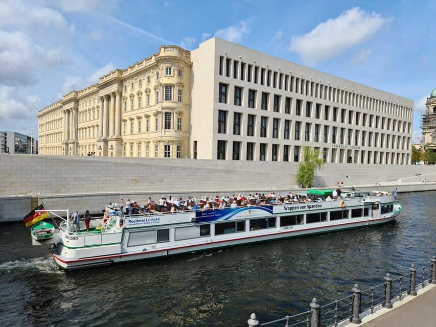 Berlin: 3.5-Hour Sightseeing Cruise on the Spree River - A Spree River cruise that turns Berlin into one long sightline