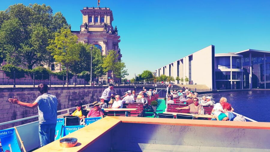 Berlin: 3.5-Hour Sightseeing Cruise on the Spree River - Boarding at Lindenufer (Spandau) and what the 4-hour rhythm feels like