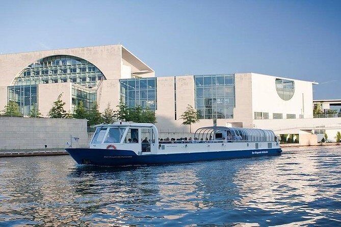 Berlin 3-Course Dinner Cruise - How the commentary helps (and when it gets harder to follow)