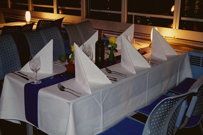Berlin 3-Course Dinner Cruise - Service and atmosphere: calm, but read the room