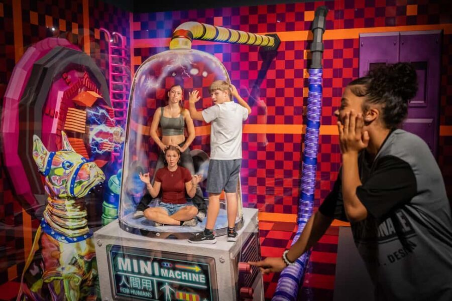 Berlin: 3D TrickArt Museum - Tickets - Spree boat, whale surprise, and the first big illusion moments