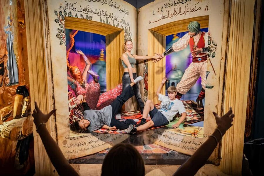 Berlin: 3D TrickArt Museum - Tickets - Dinosaurs and that fire-breathing chaos: how to get the action shots