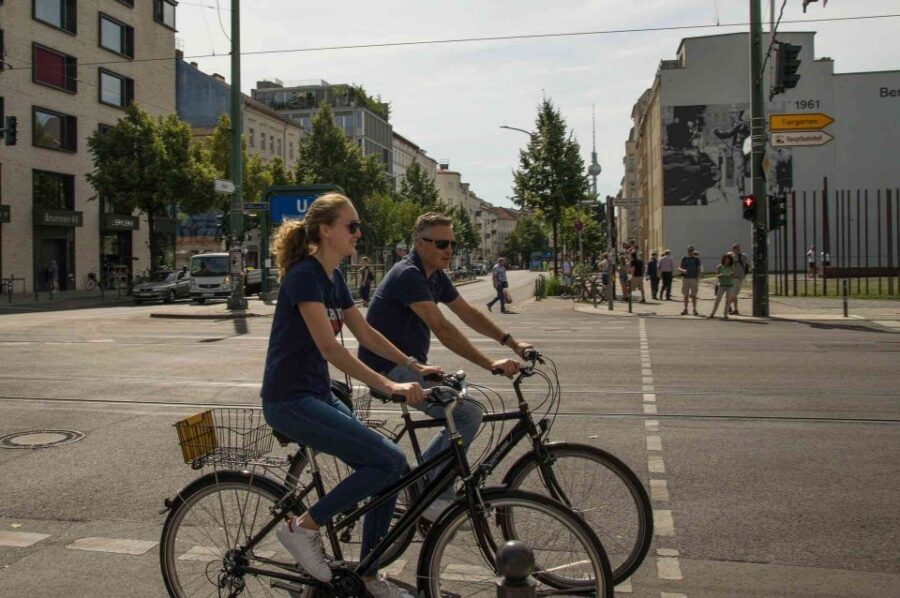 Berlin: 48-Hour or 72-Hour Bike Rental - Comfort in Real Weather: Rain Ponchos, Sunblock, and a Helmet That Fits