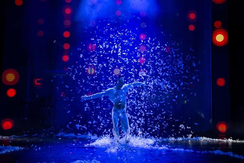 Berlin: "90s Forever - Hits & Acrobatics" - Varieté Show - Acrobatics That Actually Fills the Room