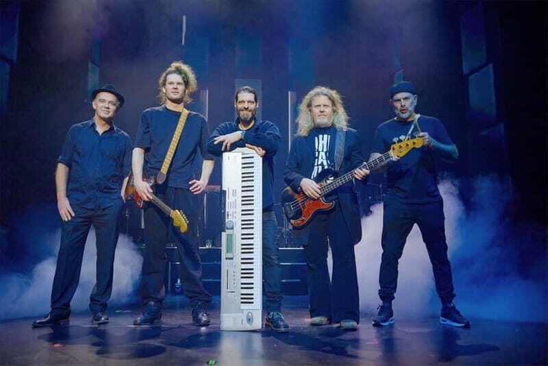 Berlin: "90s Forever - Hits & Acrobatics" - Varieté Show - Practical Tips for Your Berlin Evening