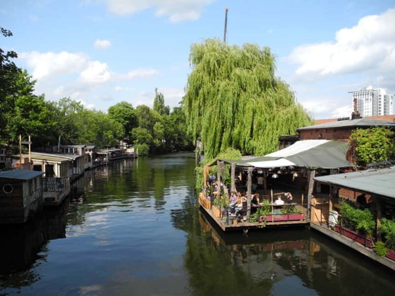 Berlin: Alternative Berlin Bike Tour - The Spree ride: why water makes the contrasts feel sharper