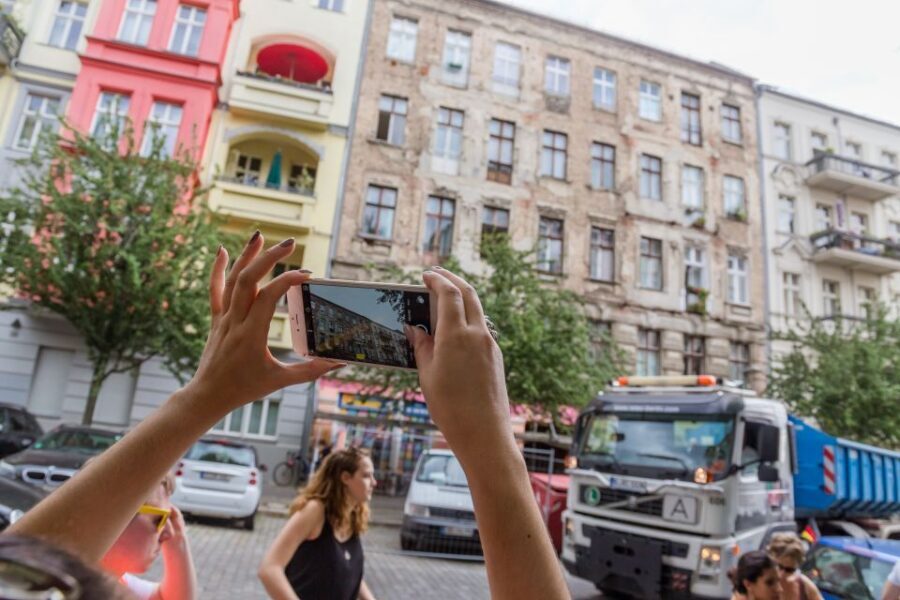 Berlin: Alternative Bike Tour of Kreuzberg & Friedrichshain - Guides and the Small-Group Advantage