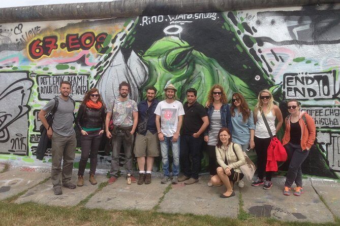 Berlin: Alternative Street Art Tour - Friedrichshain: murals, graffiti, and the stories behind the paint