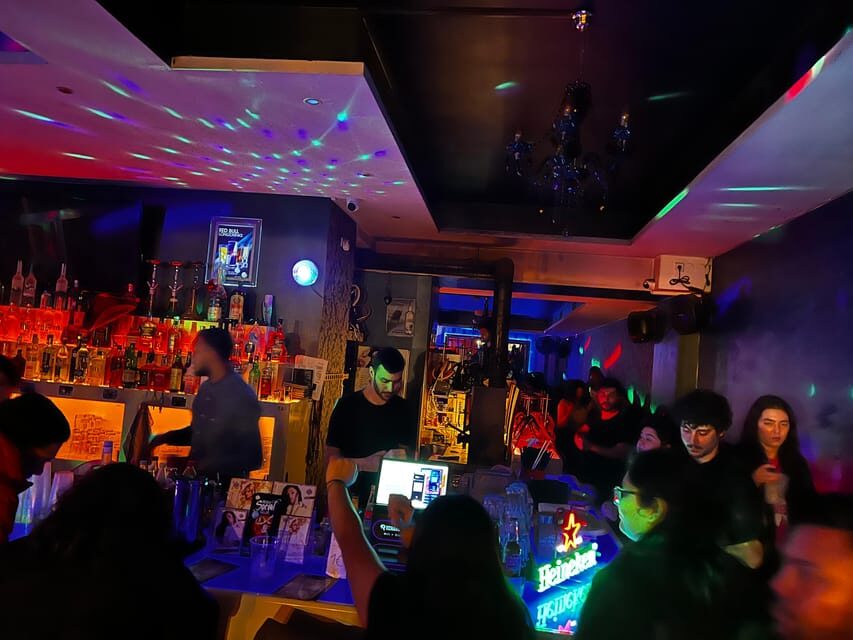 Berlin: Bar & Party Tour with Free Shots & VIP Club Access - Dress code and what to wear so you don’t get turned away
