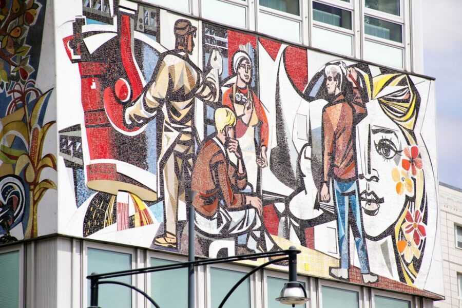 Berlin: Berlin Wall and the Cold War Walking Tour - Bernauer Straße: where Berlin’s split still feels real