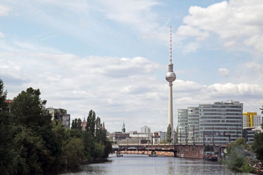 Berlin: Berlin Wall and the Cold War Walking Tour - Ghost stations and border victims: the human cost behind the barriers