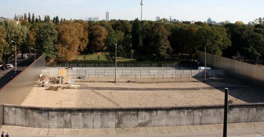 Berlin: Berlin Wall and the Cold War Walking Tour - Price and value: is $23 for 2 hours a good deal?