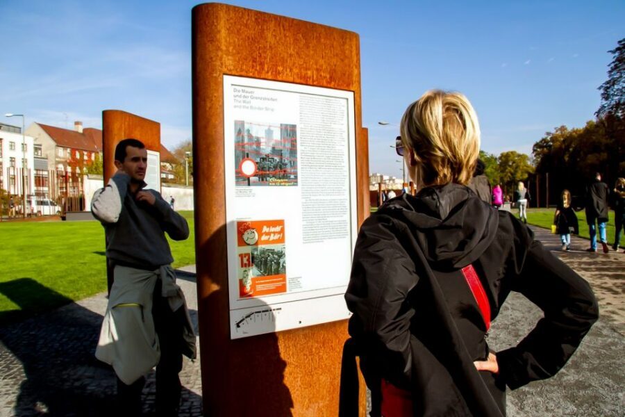 Berlin: Berlin Wall Tour Berlin East West - Your Guide and the Tone: Local Stories, Clear Explanations