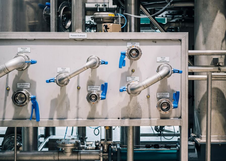 Berlin: Berliner Berg Brewery Tour with Beer Tasting - What to watch out for: language, age limits, and the no-nonsense house rules