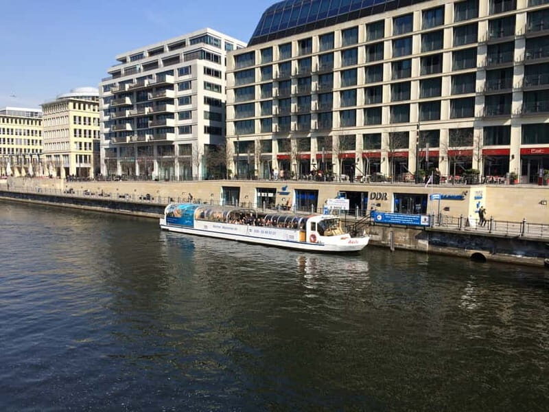 Berlin: Boat Sightseeing Cruise with Audioguide - Price and Logistics: the meeting point that saves time