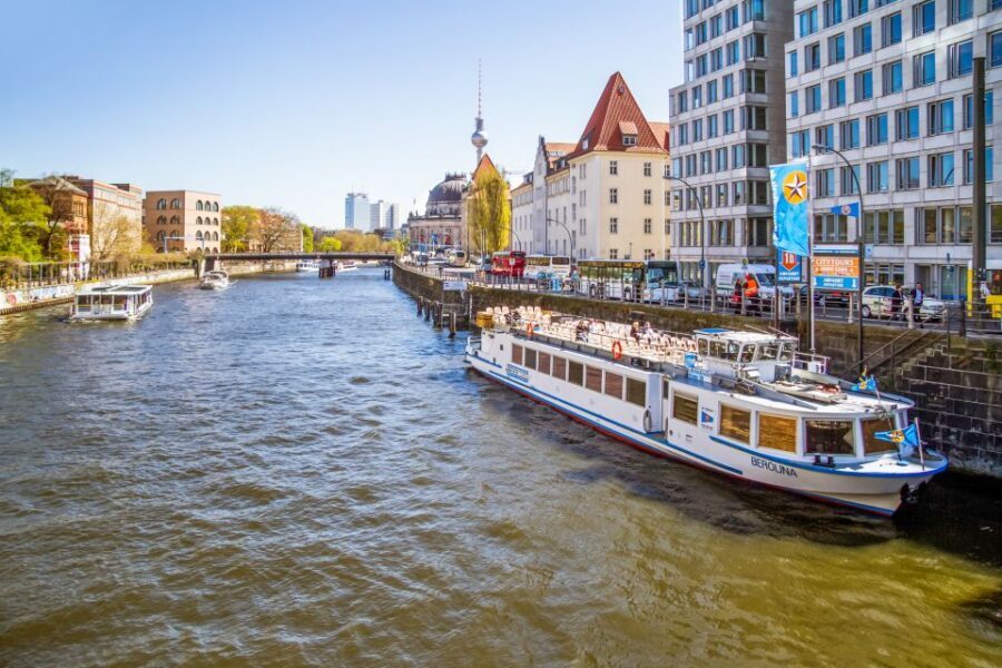 Berlin: Boat Tour Along the River Spree - Route Highlights: Friedrichstraße, Bellevue Palace, and Charlottenburg Palace