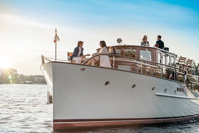 Berlin Boot Sightseeing Tour on Electric Private Yacht - Small-Group Energy and the Crew That Actually Helps