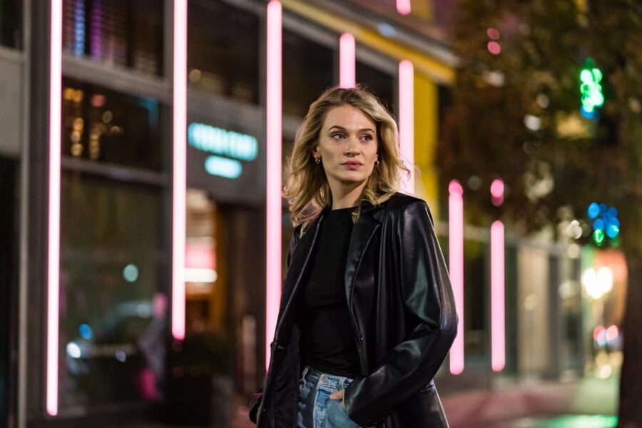 Berlin by Night: Private Photoshoot at Illuminated Cityscape - Timing and Rules: The Stuff That Affects Your Photos