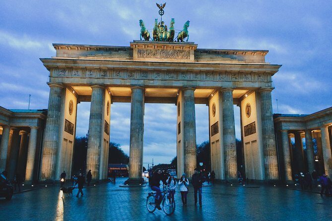 Berlin by Night Private Tour - All Must-See Sites Magically Lit Up at Night - How the guide changes the experience (especially with night timing)