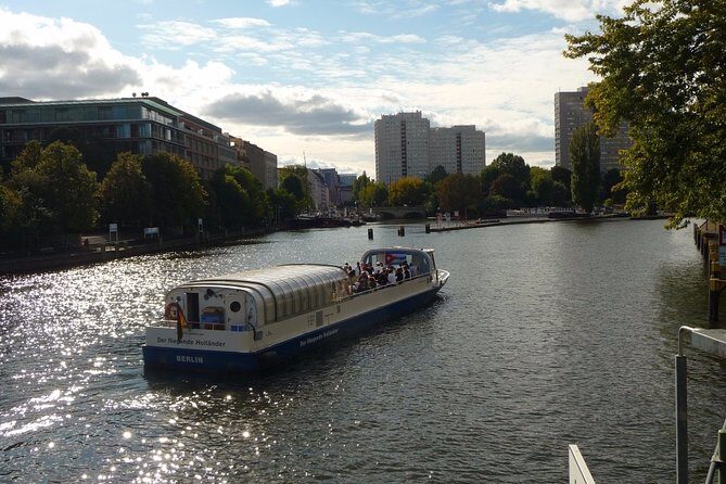 Berlin Capital 4-Course Sunset Dinner Cruise Including Drinks - Museum Views Without the Walking: Glimpsing Five Museums