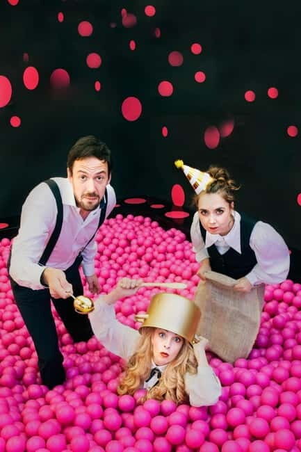 Berlin: Chaos Royal – Improv Theater - How the Show Starts: A Cozy Berlin Room Where You’re Part of It