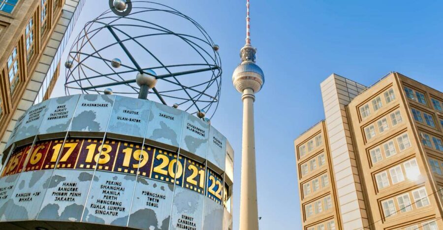 Berlin: City Center Walking Tour - Red Town Hall, Fernsehturm, and the Schlossplatz corridor