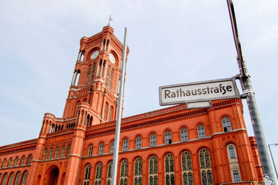 Berlin: City Center Walking Tour - Holocaust Memorial and Brandenburg Gate: ending with weight and recognition