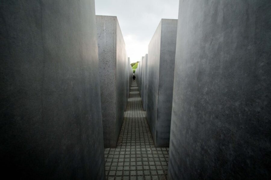 Berlin: City Center Walking Tour - Pace, group size, and weather: how to make this 3 hours feel good