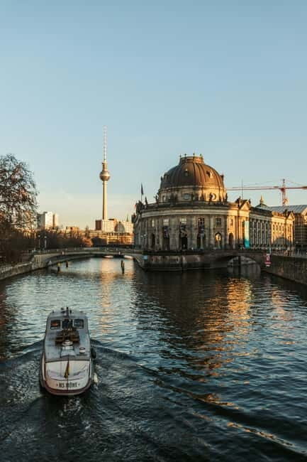 Berlin: City tour - Best of Berlin - Starting at Potsdamer Platz and the Wall relics