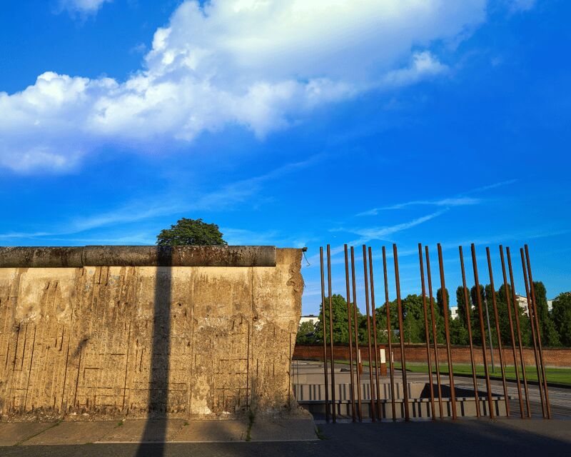 Berlin: Cold War History and Berlin Wall Guided Walking Tour - The Wall Remnant Stop: Seeing the 200 Meters Up Close