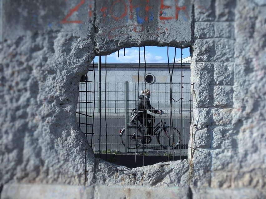Berlin: Cold War History and Berlin Wall Guided Walking Tour - Checkpoint Charlie: The Famous Crossing, Explained Properly