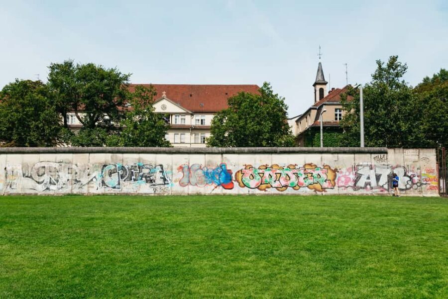 Berlin: Cold War Walking Tour on Berlin Wall Route - Cold War storytelling: facts, pacing, and that little humor