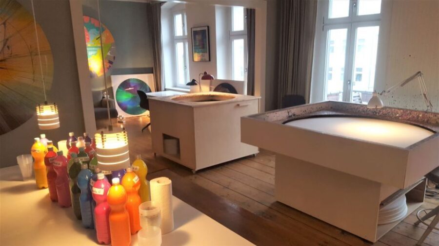 Berlin: Create Your Own Spin Painting at Jans Echternacht - Entering Jans Echternacht: A Studio Break From Sightseeing