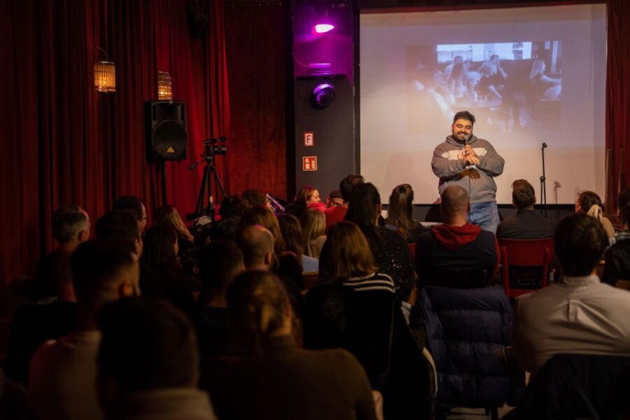 Berlin: Culture Shock Comedy Show - What happens when you arrive: hosts, a free shot, and getting seated